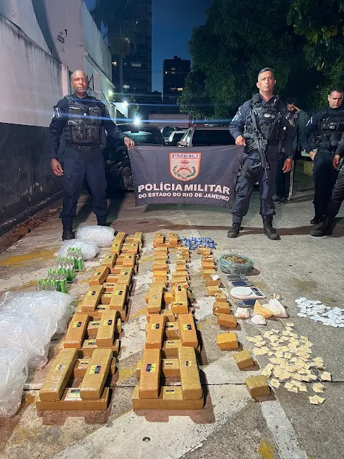 PM apreende grande quantidade de drogas após denúncia em Campos dos Goytacazes